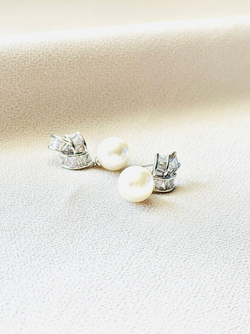 The Vivienne – Vintage-Inspired Pearl Drop Earrings