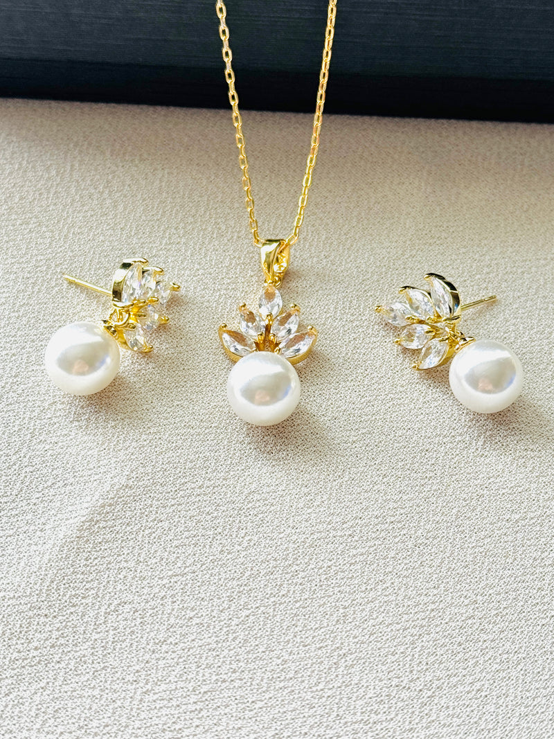 BESSIE- Gorgeous Pear-Shaped CZ And Pearl Necklace In Gold