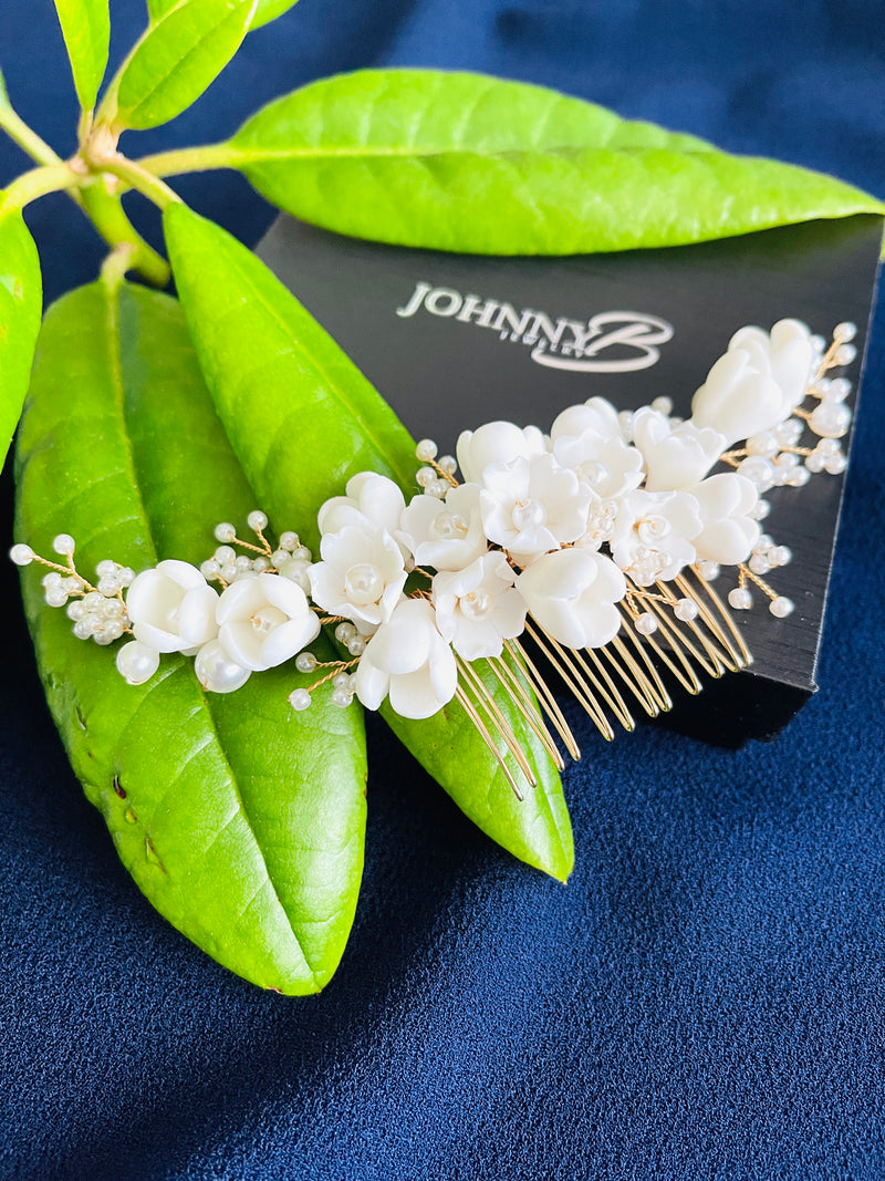 JASMINA- FULLER WHITE CLAY FLOWER PEARL HAIR COMB