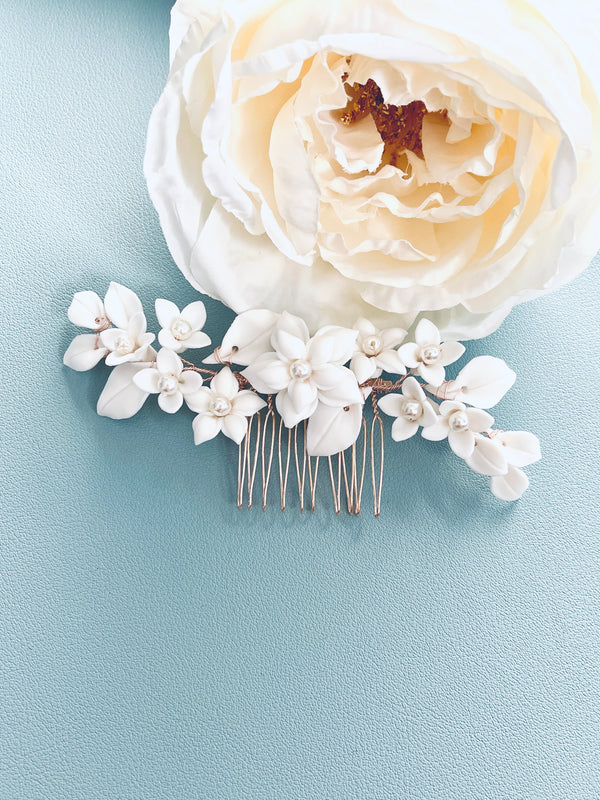 JASMINA- WHITE FLOWER CLAY HAIR COMB