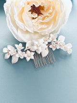 JASMINA- WHITE FLOWER CLAY HAIR COMB