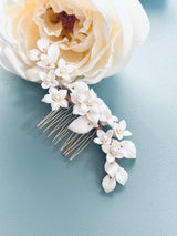 JASMINA- WHITE FLOWER CLAY HAIR COMB