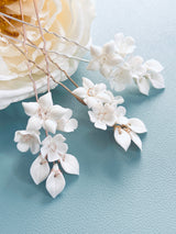 JASMINA- WHITE FLOWER HAIRPINS