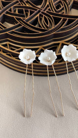 JASMINA- 6PCS SMALL/LARGE CLAY FLOWER WITH PEARL HAIR PINS