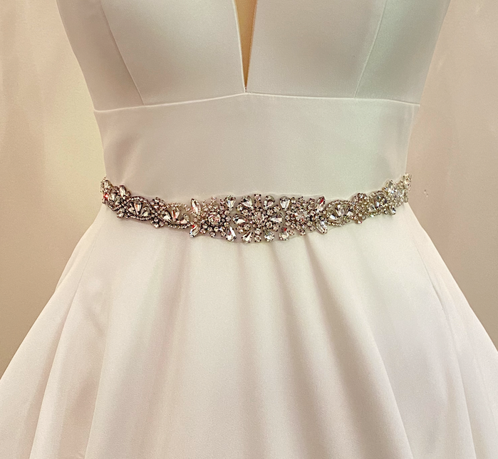 AURELIE - Flower-Centered Crystal Belt Sash In Silver