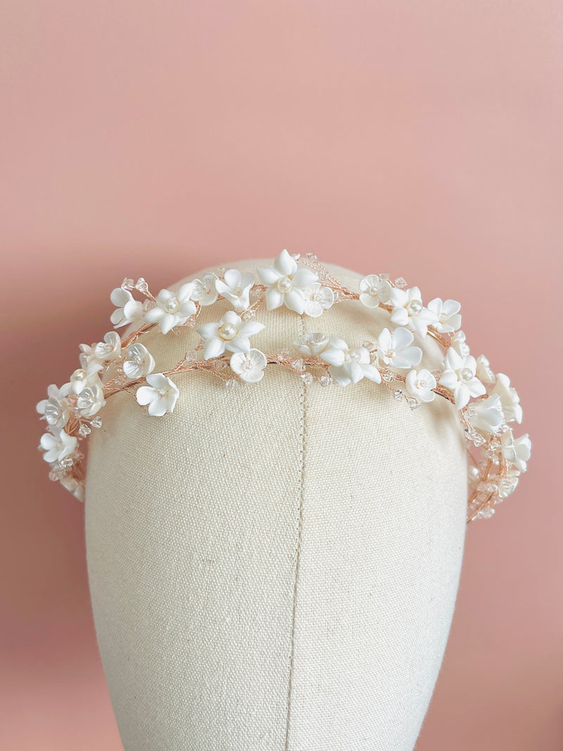 JASMINA- CLAY FLOWER WITH PEARL AND BICONE WIRE TIARA