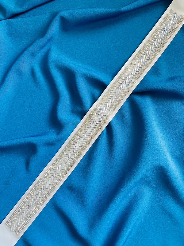 ZENIA - Classic Chevron-Patterned Crystal Belt Sash In Silver