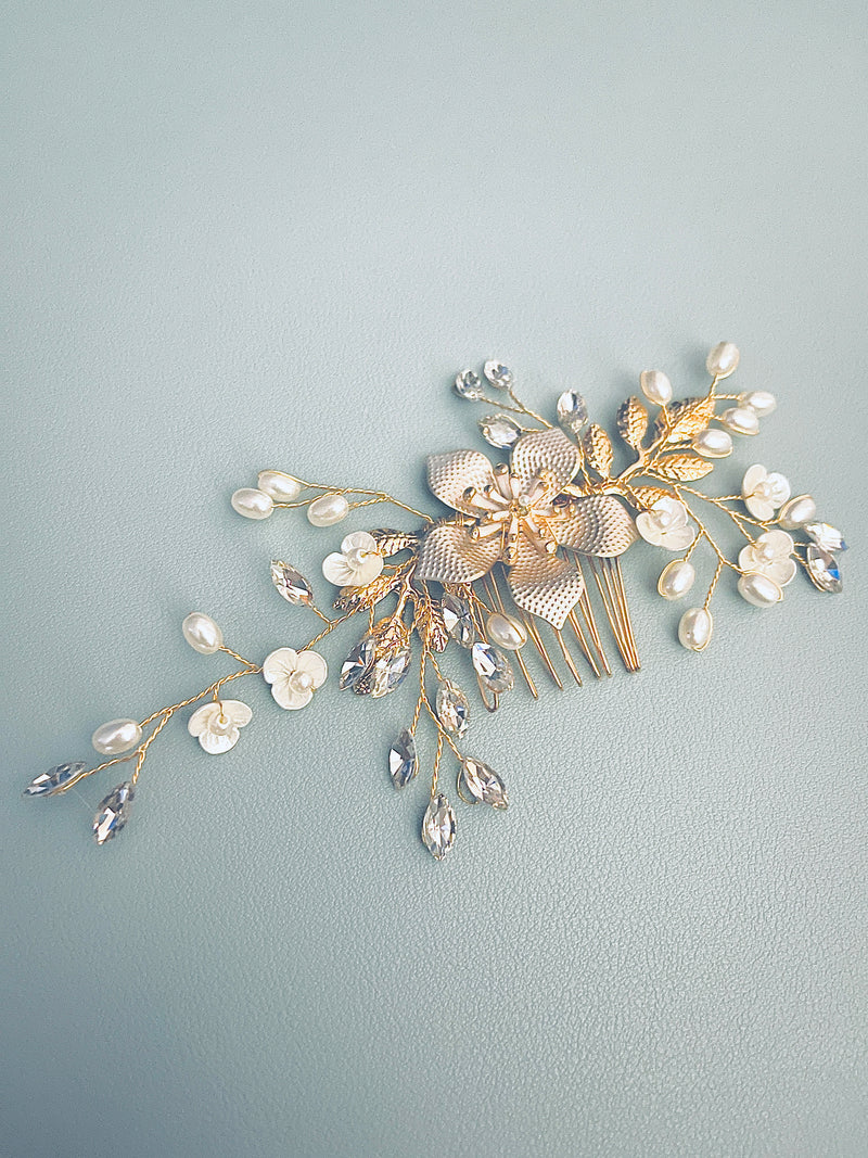 ERICA - Modern Flower With Pearl Hair Comb In Gold - JohnnyB Jewelry