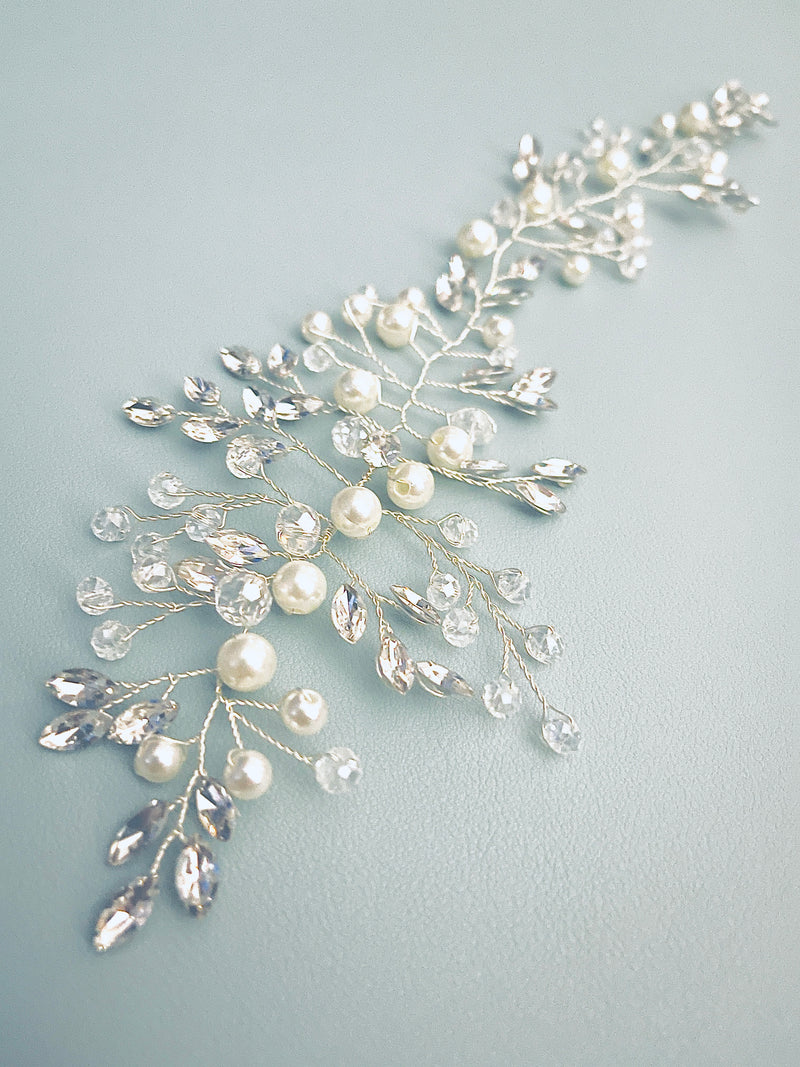 OMYRA - Pearl And Rhinestone Bendable Hair Piece In Silver