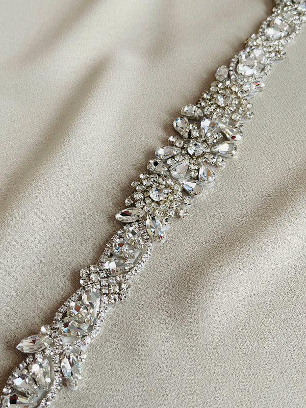 AURELIE - Flower-Centered Crystal Belt Sash In Silver