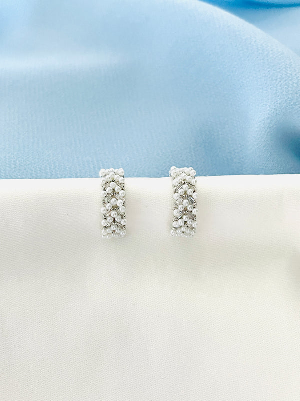 SALOME - Chevron-Patterned Pearl Huggie Earrings In Silver