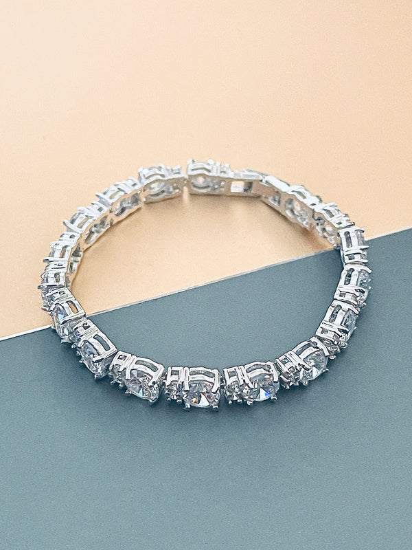 ANNALISE - 6.5" One Large Round And Two Small Round CZ Links Bracelet In Silver