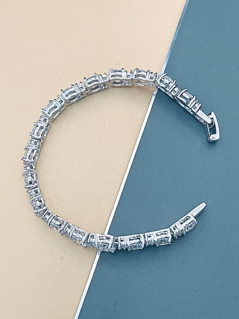 ANNALISE - 6.5" One Large Round And Two Small Round CZ Links Bracelet In Silver