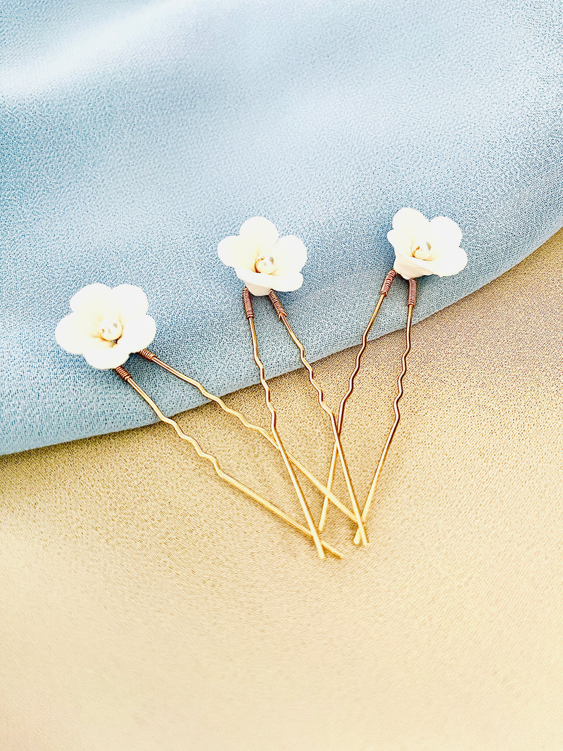 JASMINA- 3PCS CLASSIC CLAY FLOWER WITH PEARL HAIR PINS