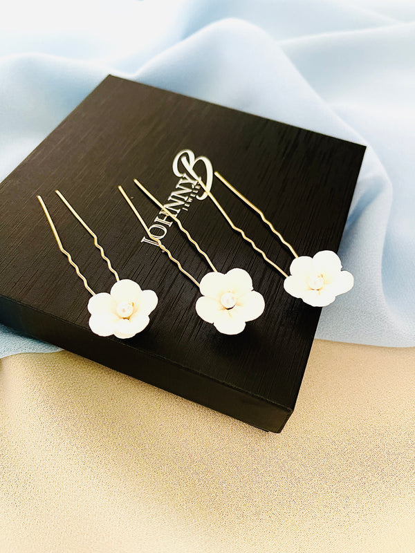 JASMINA- 3PCS CLASSIC CLAY FLOWER WITH PEARL HAIR PINS