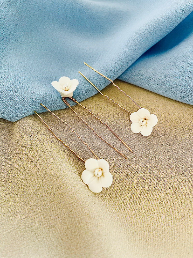 JASMINA- 3PCS CLASSIC CLAY FLOWER WITH PEARL HAIR PINS