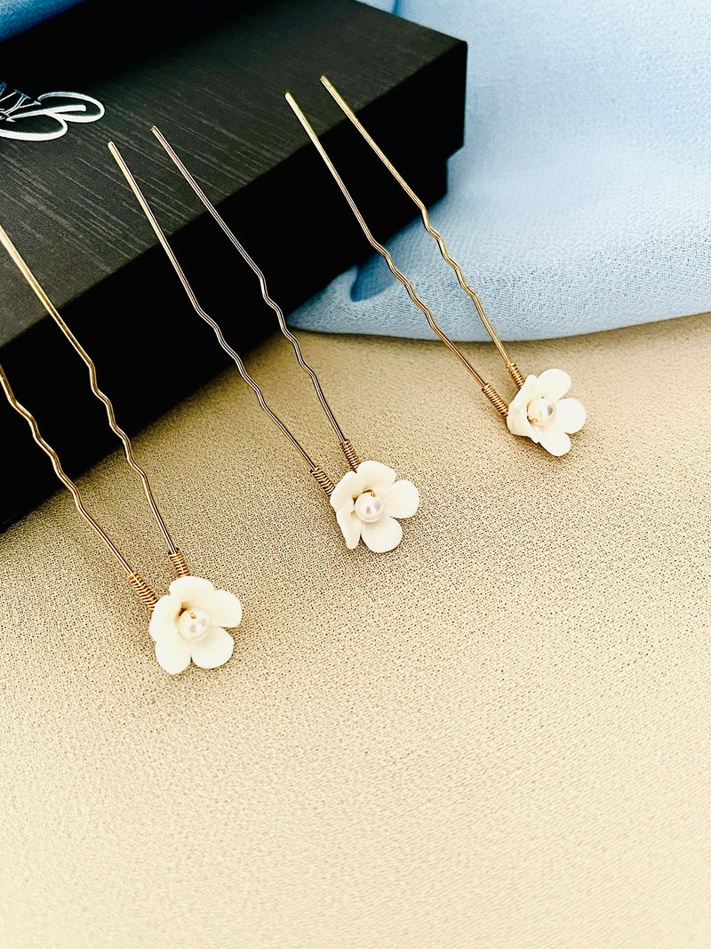 JASMINA- 3PCS CLASSIC SMALL CLAY FLOWER WITH PEARL HAIR PINS