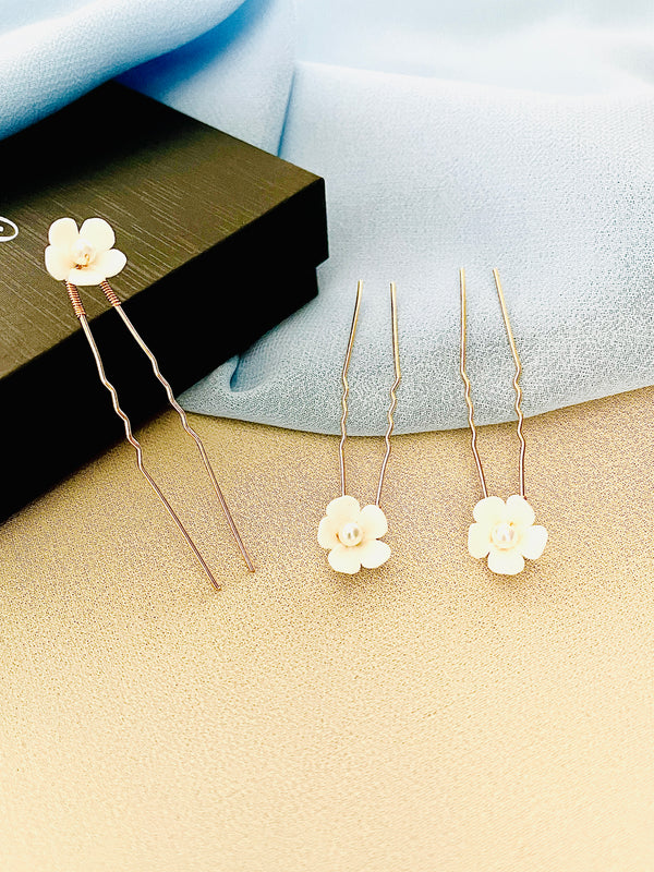 JASMINA- 3PCS CLASSIC SMALL CLAY FLOWER WITH PEARL HAIR PINS