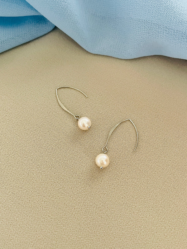 PEARLENE - DAINTY 8-8.5MM FRESHWATER PEARL WITH FISH HOOK EARRINGS