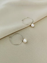 PEARLENE - SIMPLE 8-8.5MM FRESHWATER PEARL DANGLE HOOP EARRINGS