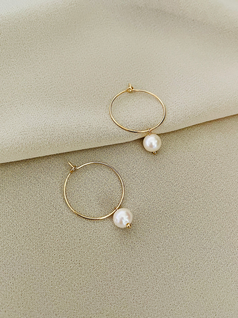 PEARLENE - SIMPLE 8-8.5MM FRESHWATER PEARL DANGLE HOOP EARRINGS