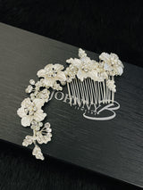 ZELENA – Large Flowers With Rhinestone Leaves Hair Comb