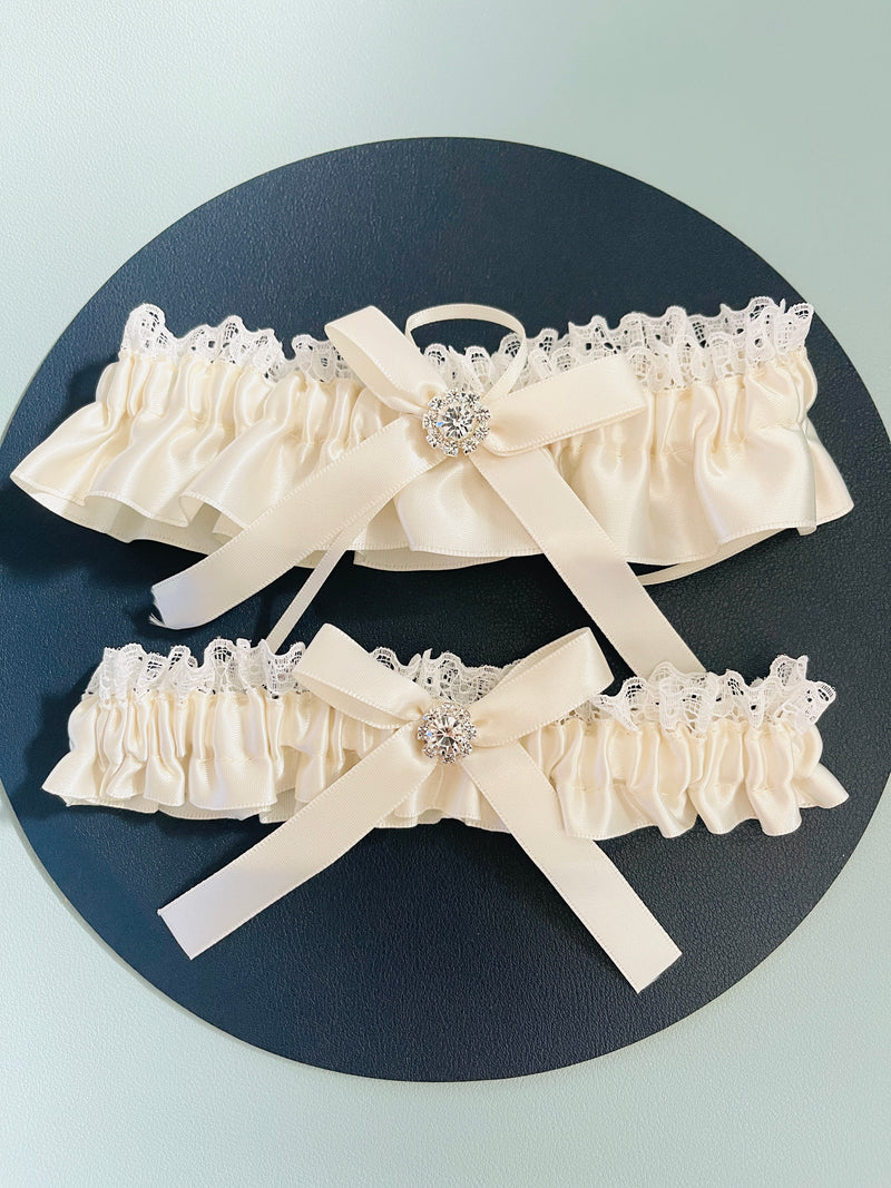 LOLA - 2Pcs Center Crystal Ivory Garter