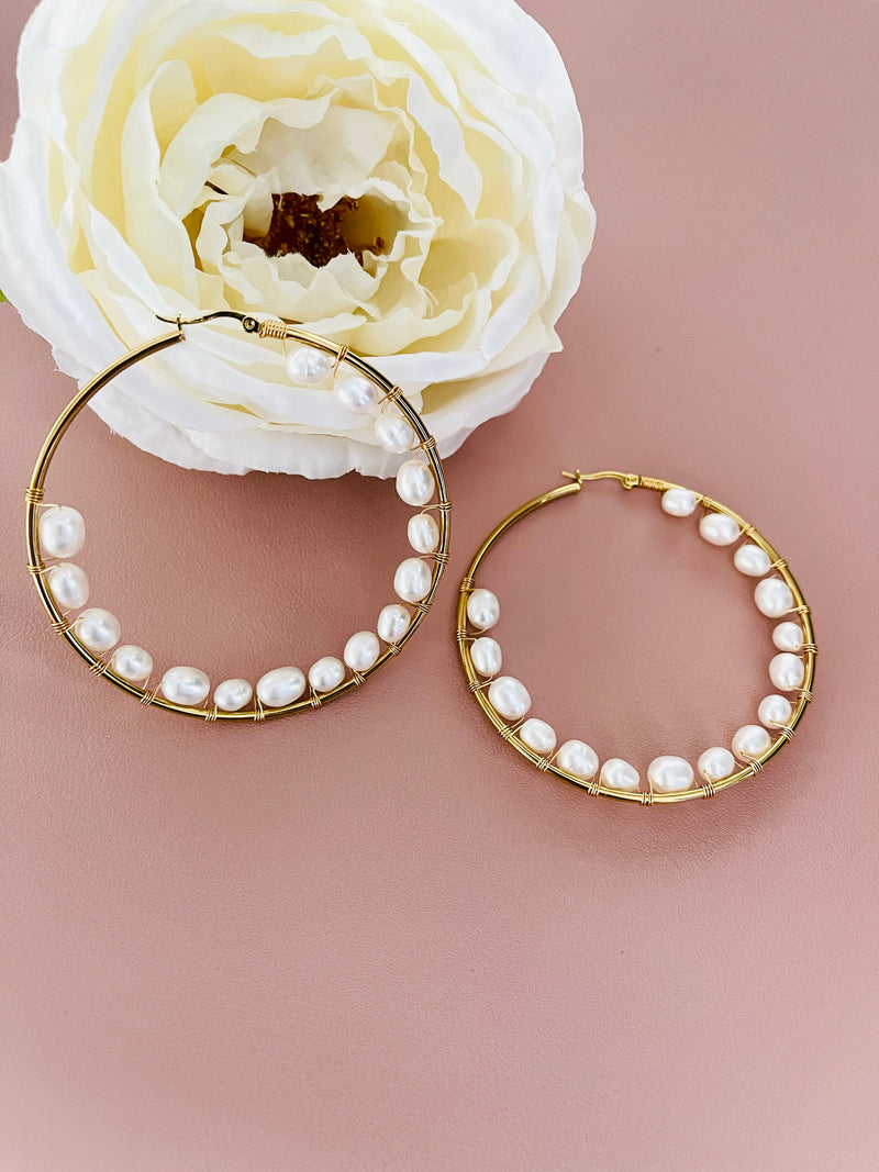 PEARLENE - FRESHWATER PEARL SETTING IN A LARGE HOOP EARRINGS