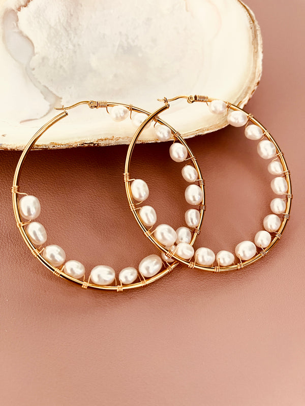 PEARLENE - FRESHWATER PEARL SETTING IN A LARGE HOOP EARRINGS