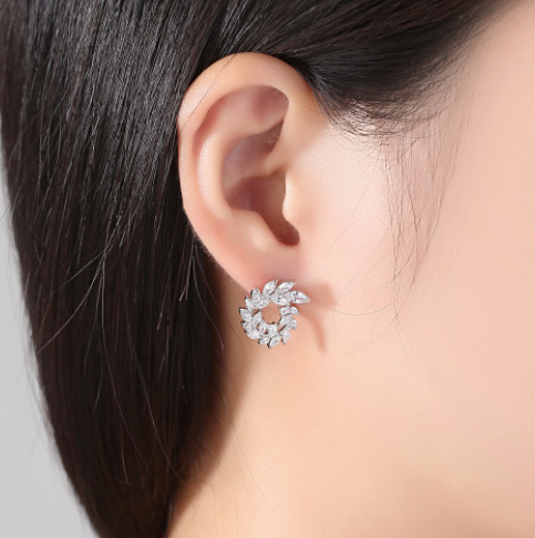 ROSETTE - Multi-Crystal Small Wreath-Shaped Stud Earrings In Silver